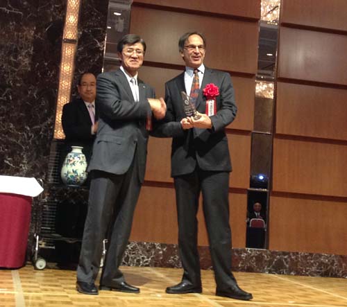 Dr. Bruce M. Spiegelman and Mr. Takashi Shoda